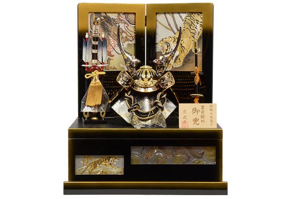 No.501-63 五月人形 コンパクトにしまえる収納型兜飾り 【彫金唐草 貫前鍬形兜】 12号