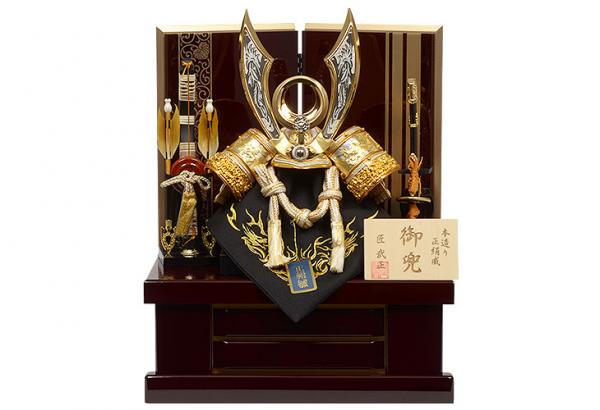 No.501-64 五月人形 コンパクトにしまえる収納型兜飾り【白金新盛龍鍬形兜】12号